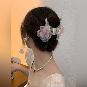 - 🌹 Rose hair clips